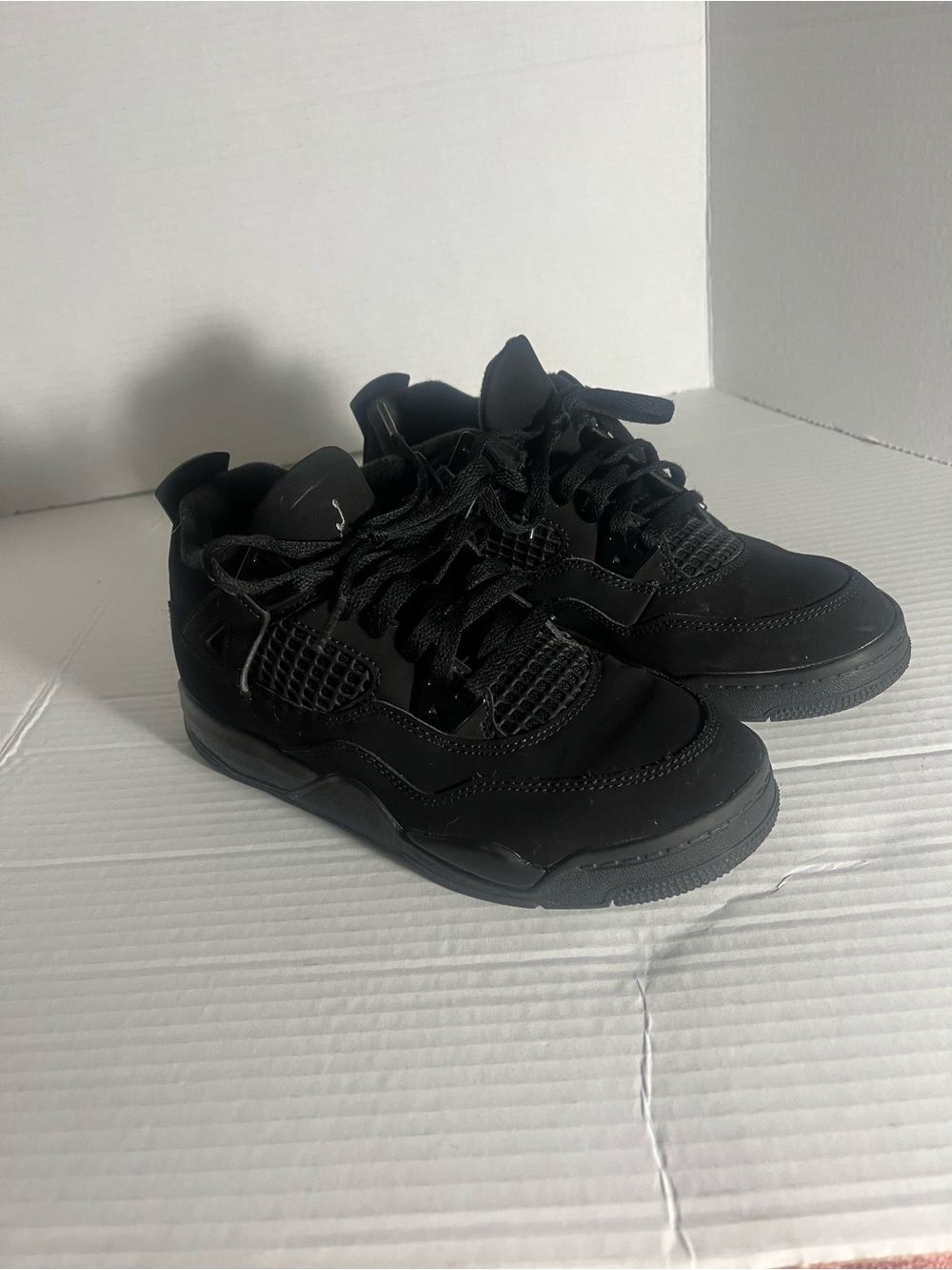 Air Jordan 4 Retro size 3 youth good condition